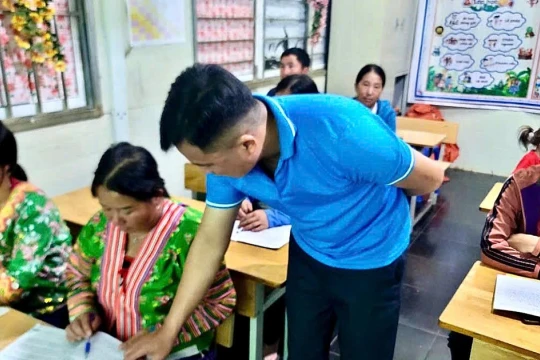 Khát vọng xóa mù con chữ ở vùng cao Huổi Chát