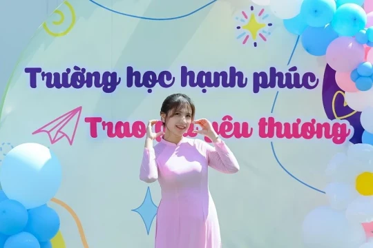 Cô giáo giỏi công nghệ làm sách điện tử giáo dục nếp sống văn minh