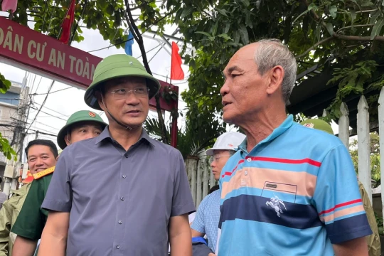 Bí thư Đà Nẵng: Kiên quyết di dời người dân khỏi vùng nguy hiểm của bão lũ