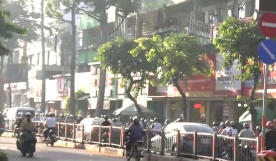 150 chủ phương tiện chạy xe ngược chiều ở TP HCM được gửi thông báo