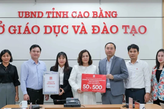Hỗ trợ ngành Giáo dục Cao Bằng khắc phục hậu quả bão lũ