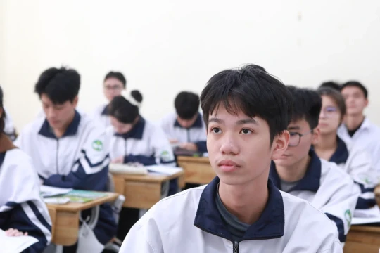 Nam sinh vượt lên nghịch cảnh giành giải Nhất thành phố môn Toán