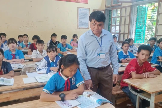 Người Hiệu trưởng vùng cao giữ trọn trái tim vì sự nghiệp trồng người