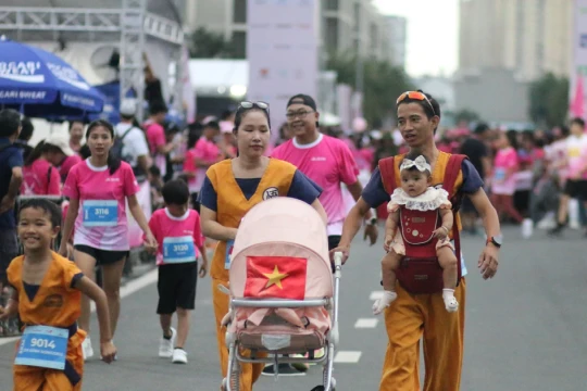 Trao mái tóc, gửi yêu thương đến chiến binh ung thư