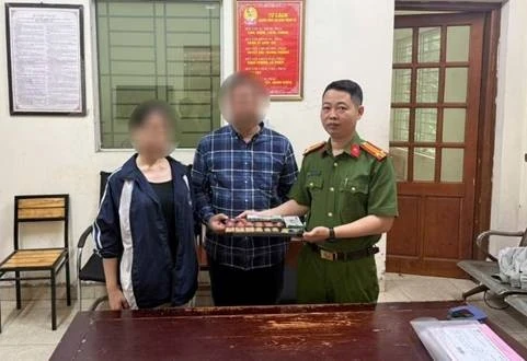 Công an 'rởm' khống chế thiếu nữ ép phá két sắt lấy tiền vàng của gia đình