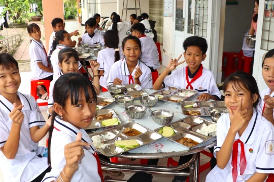 Chăm lo học sinh dân tộc bằng tình thương và trách nhiệm
