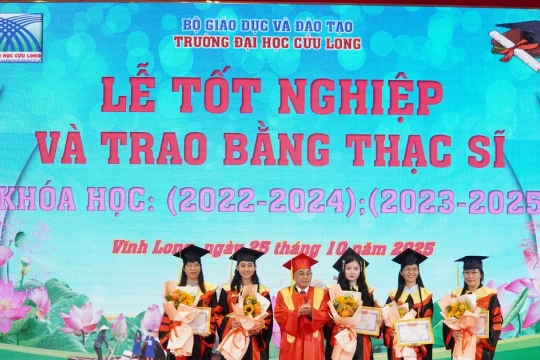 Trường ĐH Cửu Long trao bằng cho 224 tân thạc sĩ