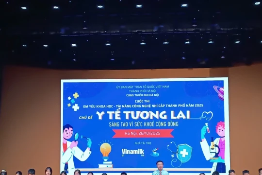 Hàng trăm thí sinh hào hứng tham gia 'Em yêu khoa học-Tài năng công nghệ nhí 2025'