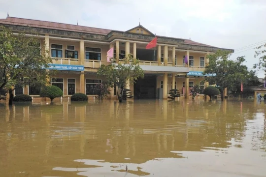 Nhiều trường ở Quảng Trị cho học sinh nghỉ học do mưa lũ