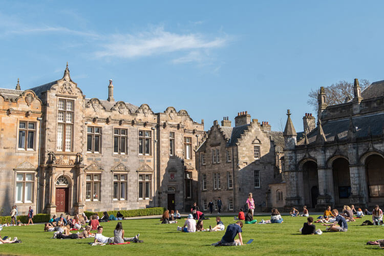 Đại học Oxford và Cambridge lần đầu rớt khỏi top 3