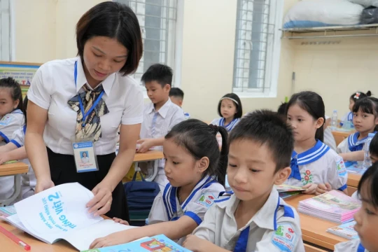 Sách giáo khoa thống nhất: Không dạy - học rập khuôn