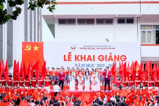 Trường Tiểu học, THCS và THPT Victory “Thập kỷ kết nối - Dẫn lối vươn xa” Trường Tiểu học, THCS và THPT Victory “Thập kỷ kết nối - Dẫn lối vươn xa”