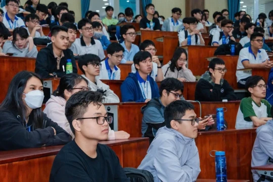 Vượt 'khoảng trống' cho tân sinh viên