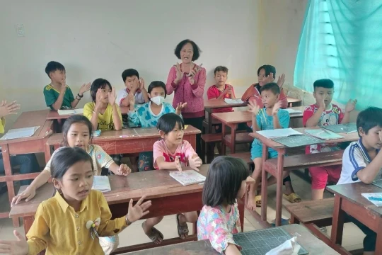 Lớp xóa mù chữ của cô giáo về hưu ở Cà Mau