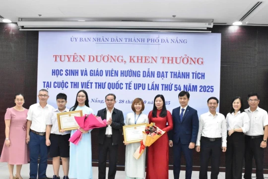 Đà Nẵng khen thưởng HS đạt thành tích tại Cuộc thi viết thư quốc tế UPU