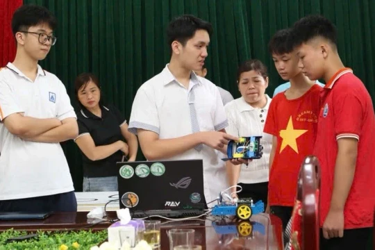 Đưa STEM và trí tuệ nhân tạo đến vùng khó: Thu hẹp khoảng cách công nghệ Đưa STEM và trí tuệ nhân tạo đến vùng khó: Thu hẹp khoảng cách công nghệ
