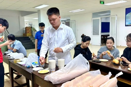 Trường học miền Trung chủ động 'bốn tại chỗ' ứng phó mưa lũ