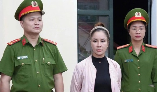 Một nữ hiệu trưởng bị bắt