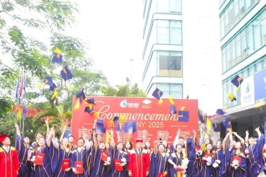 Hơn 200 tân cử nhân Hoa Sen College sẵn sàng 'vượt sóng' ra khơi hội nhập