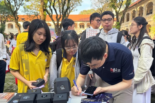 Giáo dục trong kỷ nguyên AI: Từ chuyển đổi nhận thức đến chuyển hóa hành động