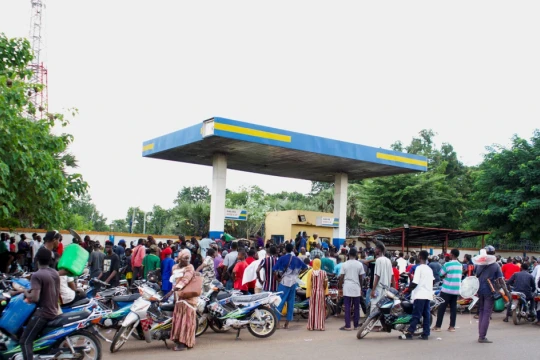 Mali đóng cửa trường học vì khủng hoảng nhiên liệu