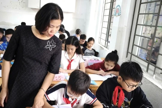 Cô giáo tận tụy gieo hạt yêu thương, thắp sáng tri thức cho học trò