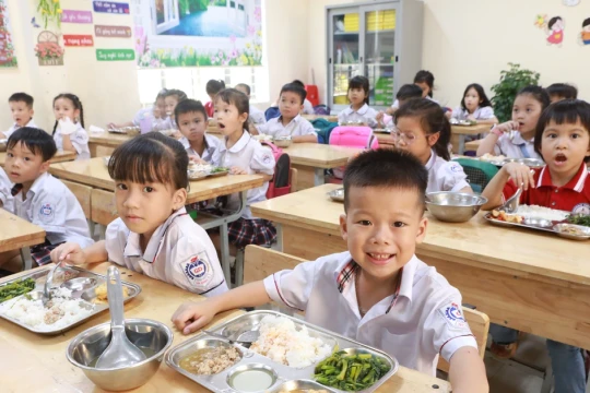 Cung cấp nước uống, sữa trong trường học: Đẩy mạnh giám sát, gia tăng trách nhiệm