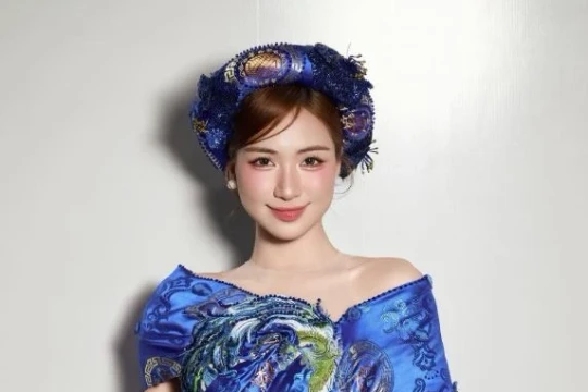 Hòa Minzy gửi gắm yêu thương, ủng hộ 100 triệu giúp người dân Huế vượt mưa lũ