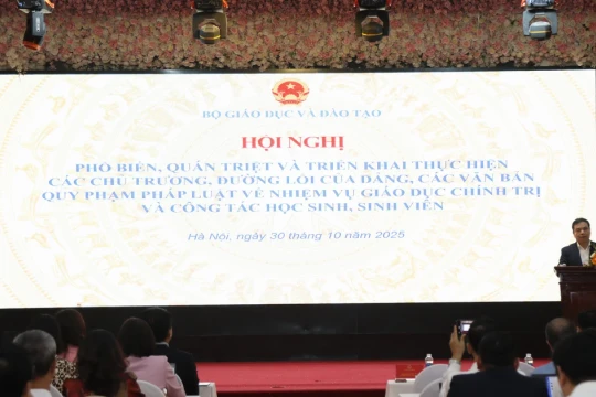 Nâng cao hiệu quả giáo dục chính trị tư tưởng cho học sinh, sinh viên