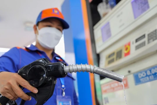 Giá xăng dầu đồng loạt tăng từ 15h ngày 30/10