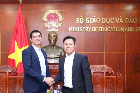 Giúp học sinh, sinh viên tiếp cận nền tảng học tập trực tuyến toàn cầu