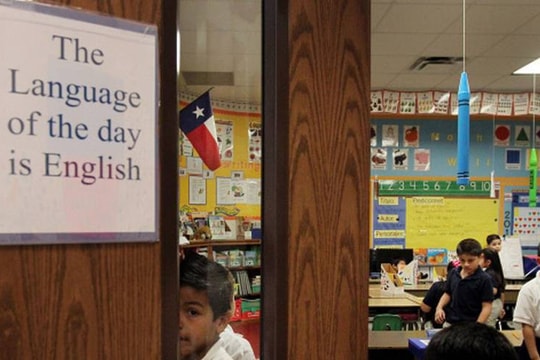 Từ năm 2025, học sinh Việt Nam bắt buộc học ngôn ngữ này từ lớp 1: Gen Alpha sắp nói tiếng nước ngoài ngay khi biết bảng chữ cái!