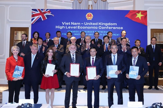 Vietnam Airlines thúc đẩy hợp tác Việt – Anh: Kết nối bằng văn hóa, nghệ thuật và lòng nhân ái