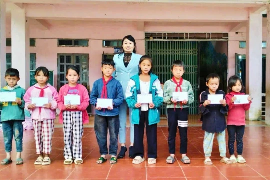 Thắp ánh sáng của tri thức giữa núi rừng Dào San