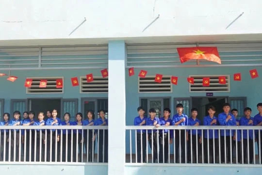 Buộc thôi việc thầy giáo dạy Toán bóp cổ Bí thư Đoàn trường và thông điệp của Sở GD&ĐT Đắk Lắk