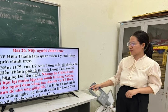 Dạy xóa mù chữ bằng sự yêu thương, kính trọng