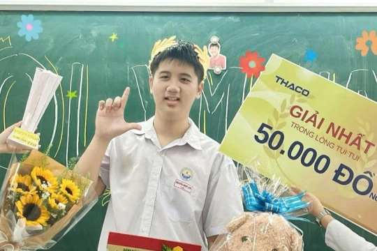 Chủ tịch UBND tỉnh Đồng Tháp tặng Bằng khen cho em Nguyễn Nhựt Lam