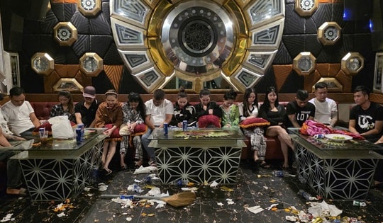 Bắt quả tang 25 đối tượng tại phòng karaoke “VIP 8888” và “VIP 9999”