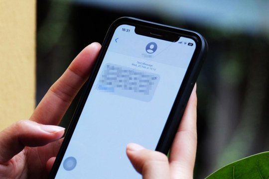 Thấy con báo nhận “học bổng du học Canada”, gia đình chuyển 1 tỷ đồng mới phát hiện sự thật sốc