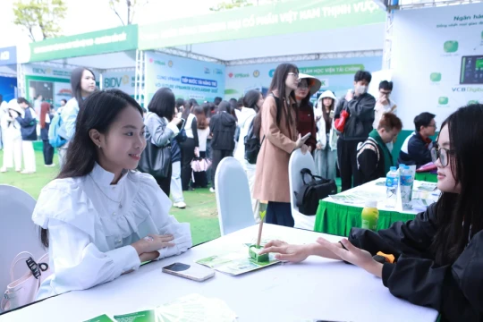 Trao hàng nghìn cơ hội việc làm tại ngày hội tuyển dụng