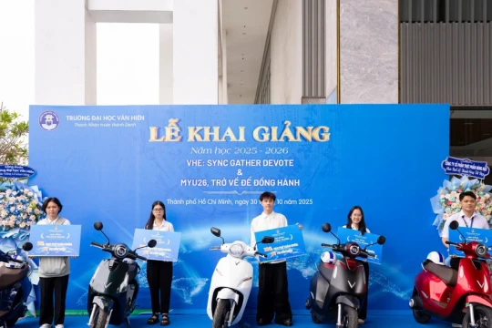 Trường Đại học Văn Hiến trao học bổng 50 tỷ đồng cho sinh viên