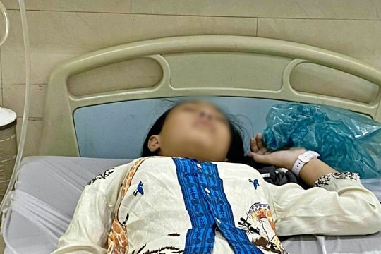 Nữ sinh bị bạn đánh "mờ mắt, lãng tai": Chỉ vì được bầu làm tổ trưởng?