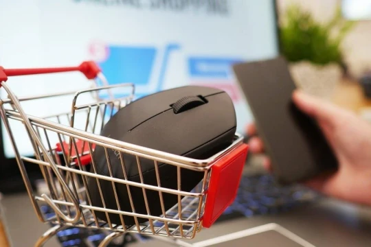 Siết chặt hàng giả trên thương mại điện tử: Minh bạch để bảo vệ người tiêu dùng