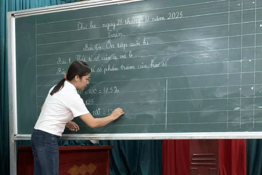 Người viết tiếp ước mơ biết chữ cho bà con vùng cao