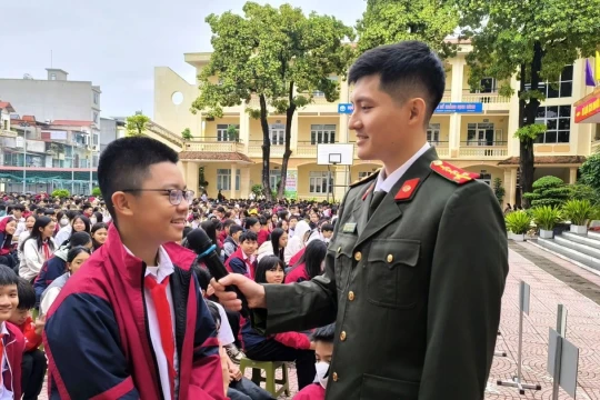 Giúp học sinh phòng, chống rủi ro trên không gian mạng