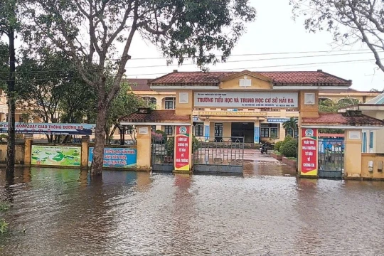 Hơn 28 nghìn học sinh ở Quảng Trị tạm nghỉ học do lũ