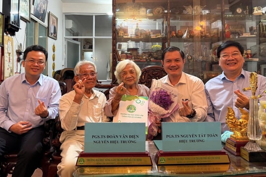 Hiệu trưởng về hưu là phó giáo sư 90 tuổi tặng lại trường 2 tỷ đồng làm học bổng