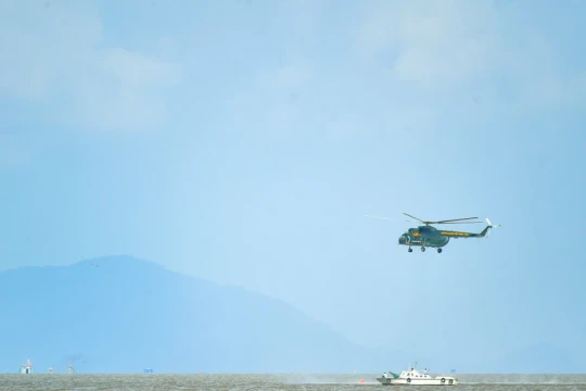 Trung đoàn Không quân 917 huấn luyện bay cấp cứu trên biển An Giang