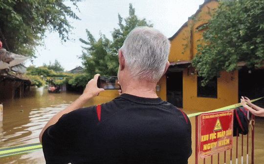 Phố cổ Hội An ngập trở lại