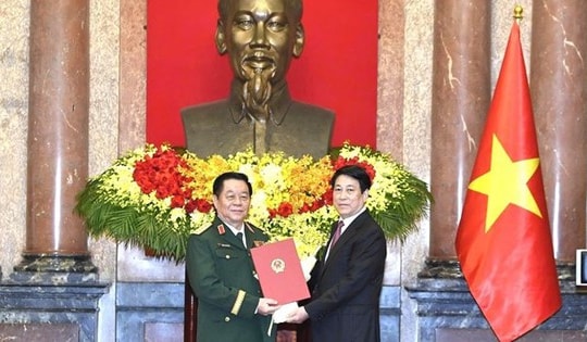 Chủ tịch nước trao quyết định thăng quân hàm 1 Đại tướng, 2 Thượng tướng, bổ nhiệm Chủ nhiệm Tổng cục Chính trị